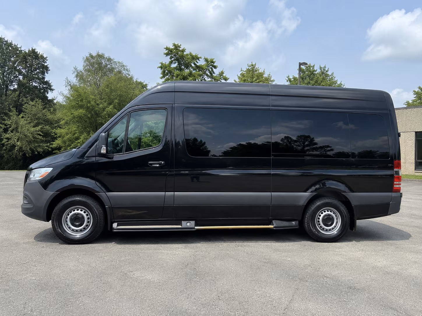 secure transportation for your next convention or trade show 3