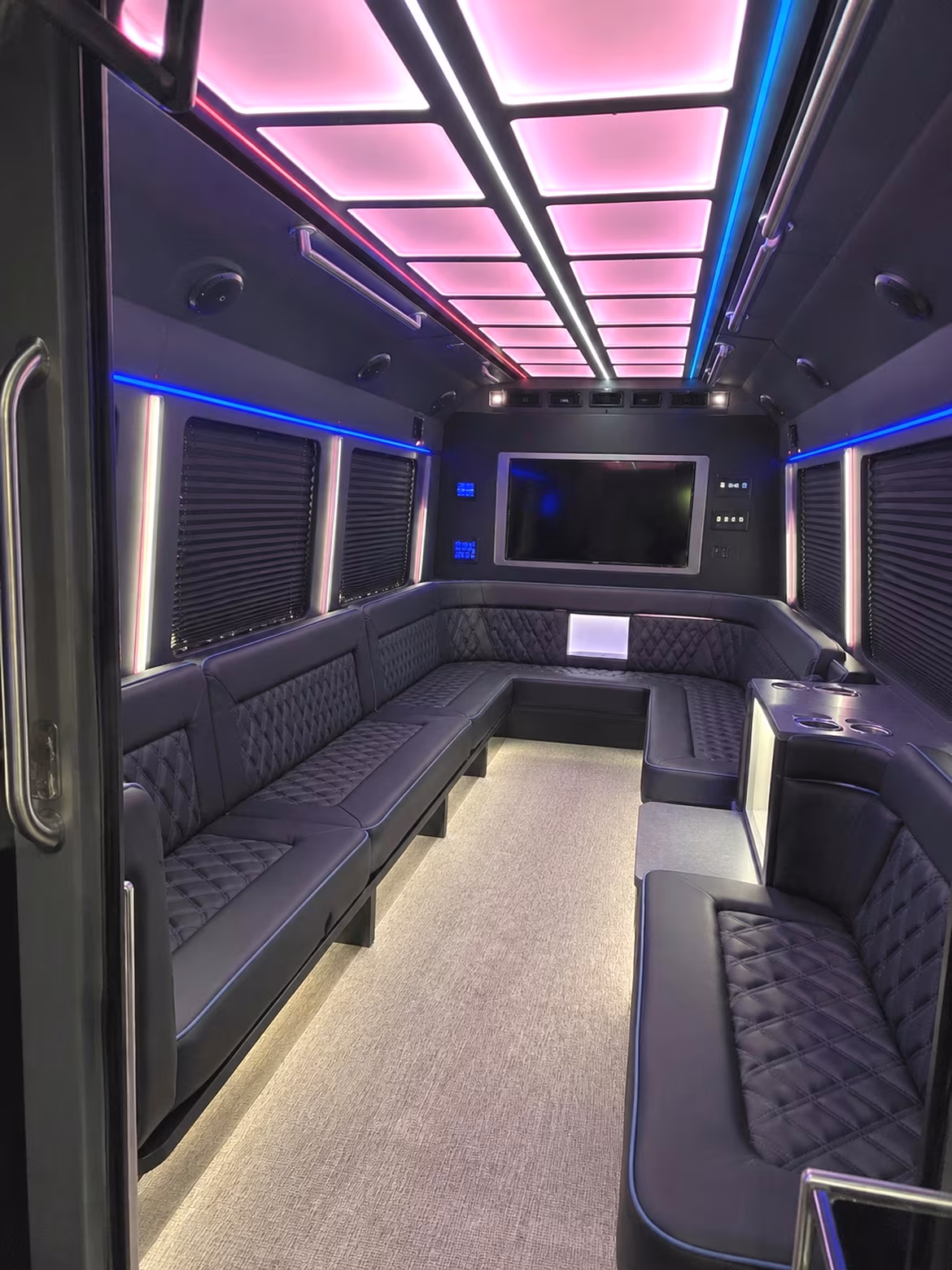 wine and brewery tour buses covering both sides of sacramento